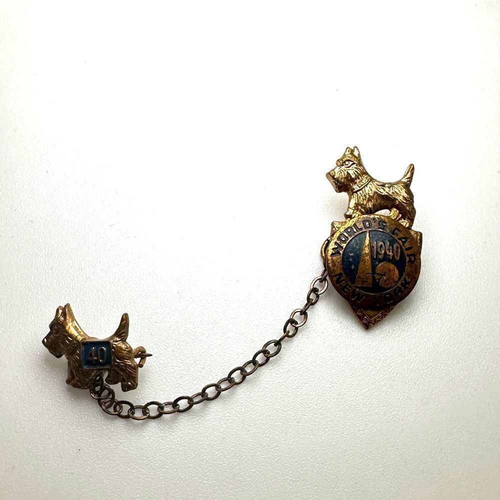 Vintage Scottie pin commemorating the 1940 World's Fair in NYC!